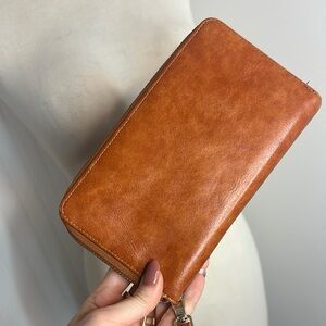 Elegant Tan Leather Clutch
